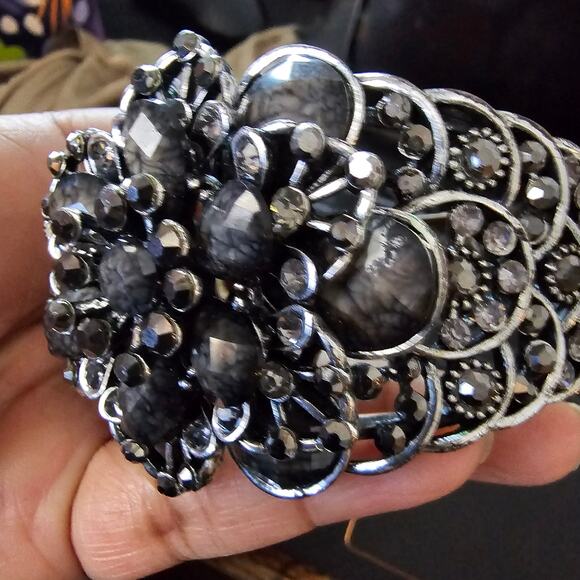 Vintage Bracelet Cuff Smoky Gray Marcasite Rhinestones Flower Brass Metal Hinge - Picture 4 of 4